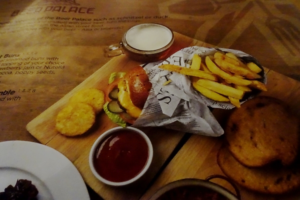 L'hamburger così come raffigurato nel menu del ristorante